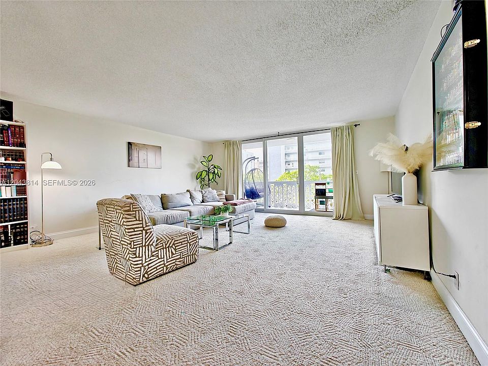 1st image of 400 NE 12th Ave APT 306