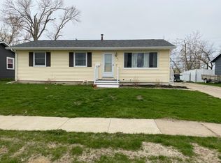 4641 Midway Dr NW, Cedar Rapids, IA 52405