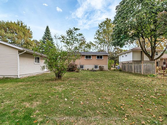 4th image of 32 Glen Rd