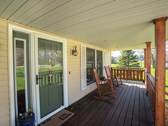 3rd image of 893 Pearson Rd