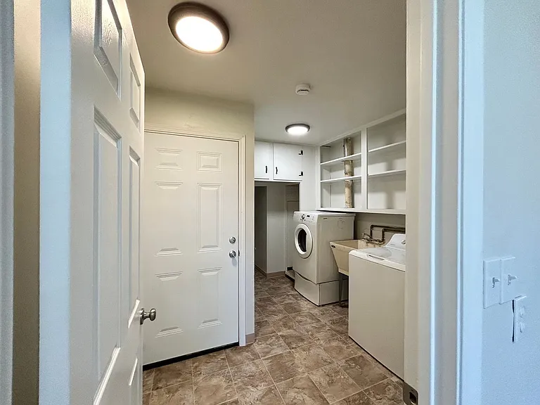 210 SW 142nd Ave — Photo 38
