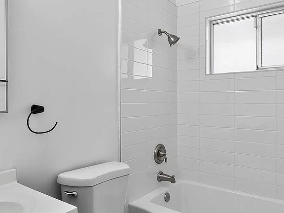 4th image of 44440-44408 Acacia Dr #3