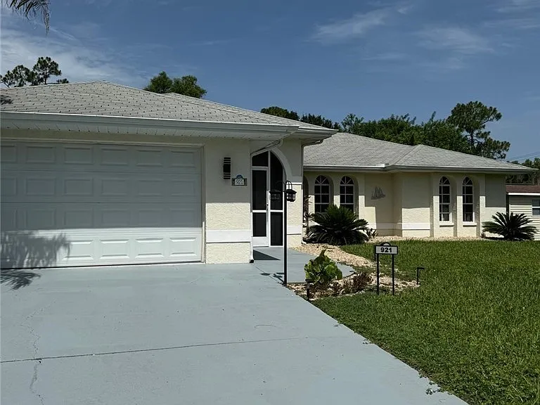 921 Jefferson Ave — Photo 10