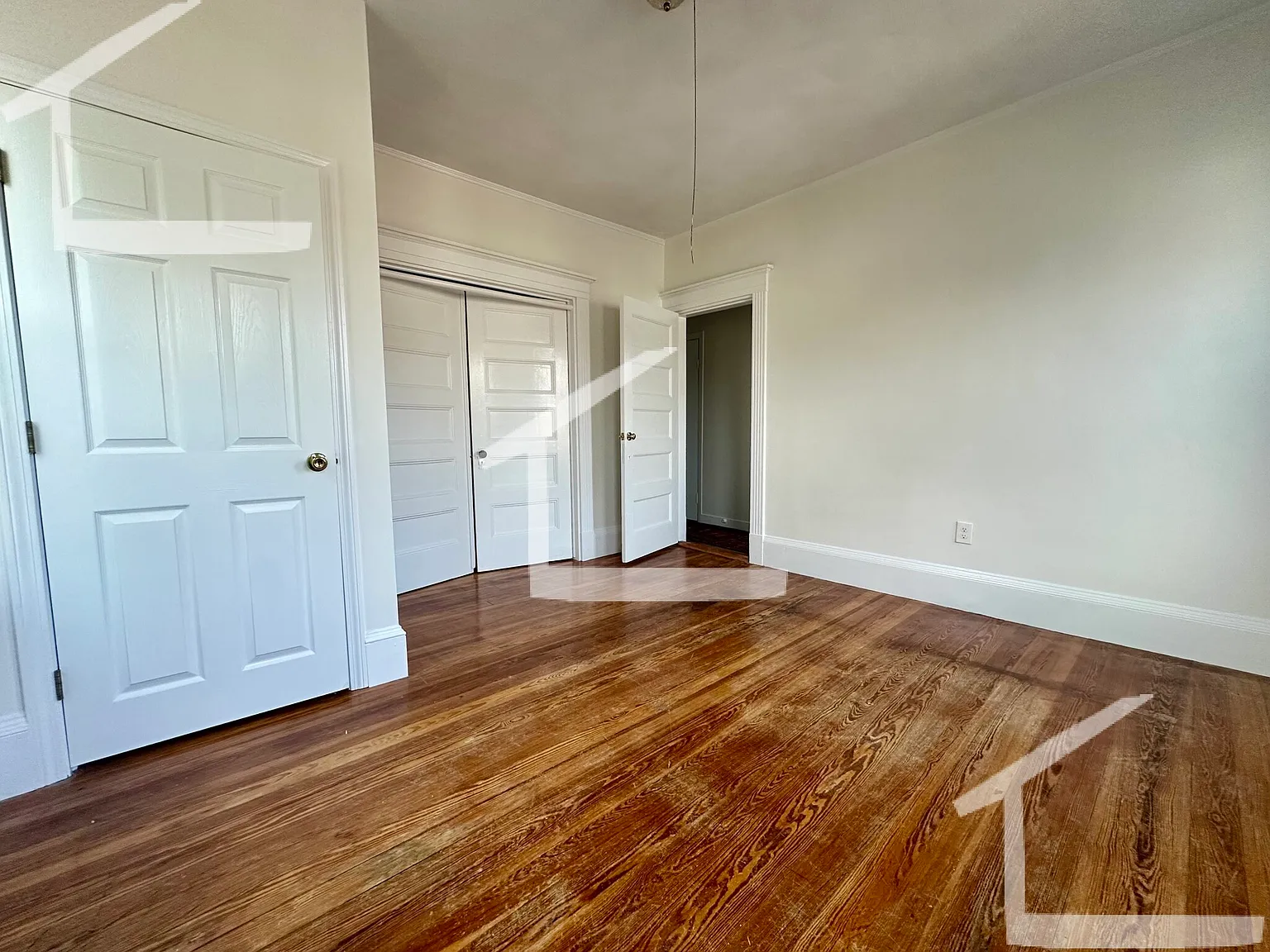 3 bed, 1200 sqft, $3,300 — Photo 4