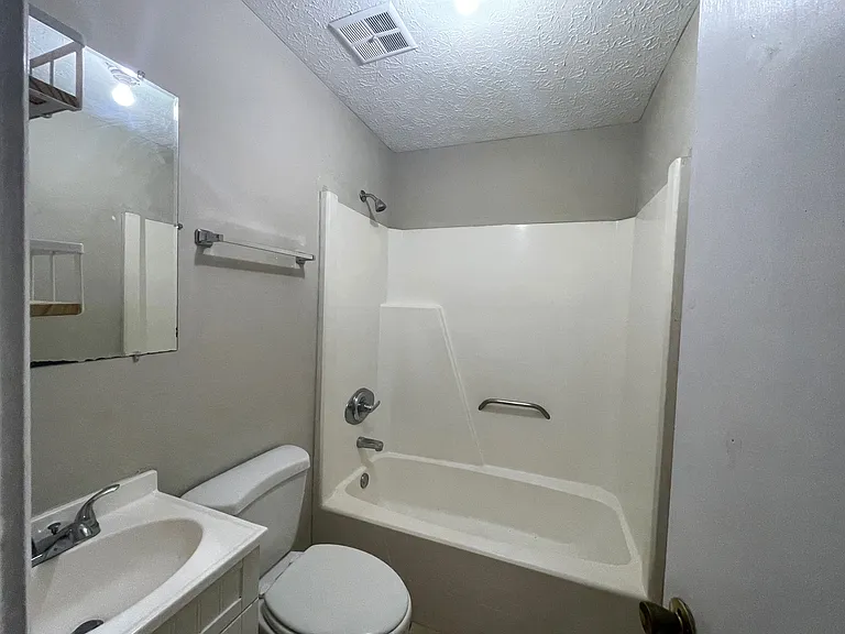 68 Cedar Hill Cir #3B — Photo 4