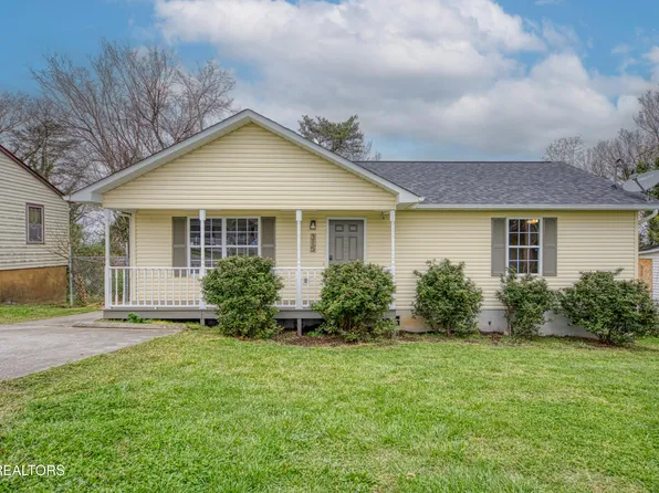 315 Landau Dr, Maryville, TN 37801