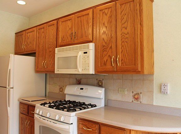 4th image of 9707 Hillcrest Cir