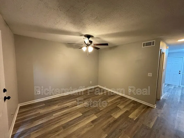 1263 Cedar Ave #4 — Photo 3