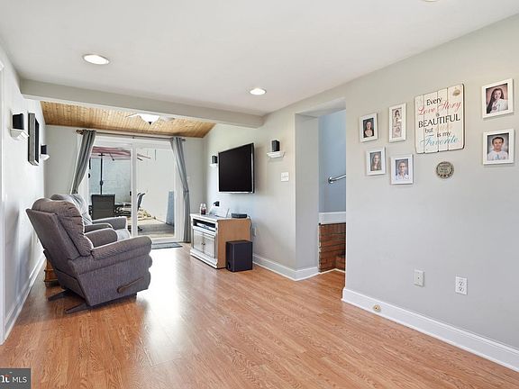 4th image of 1615 Pleasant Dr