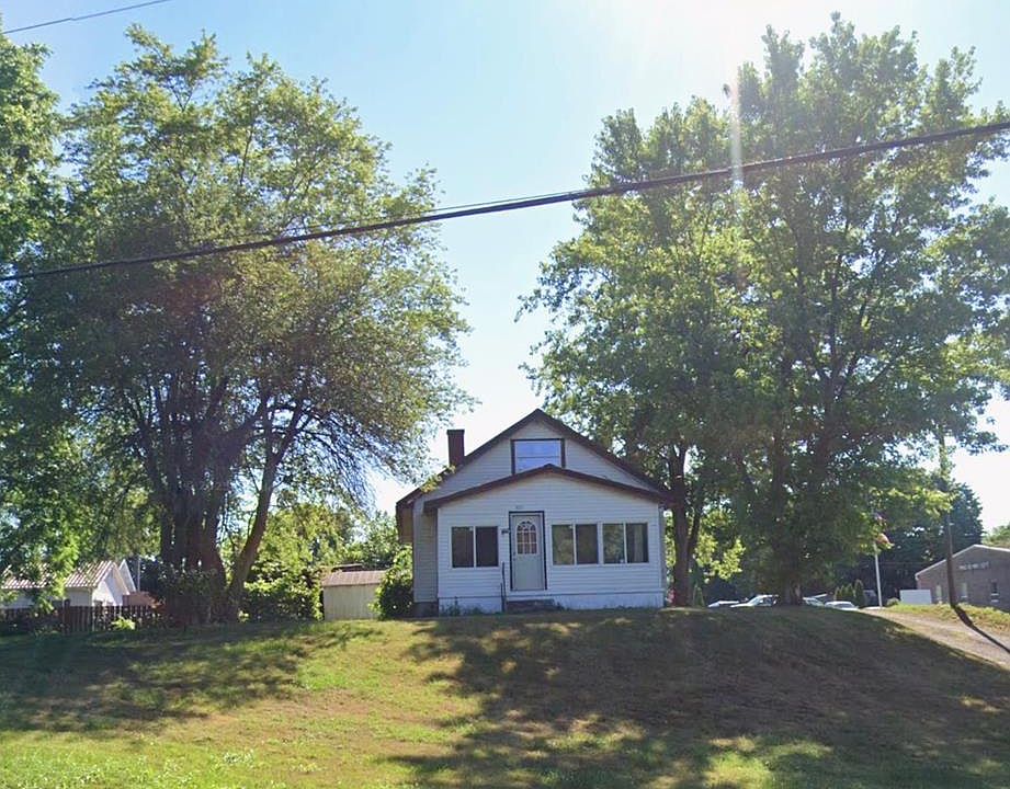 1st image of 405 E 2nd St