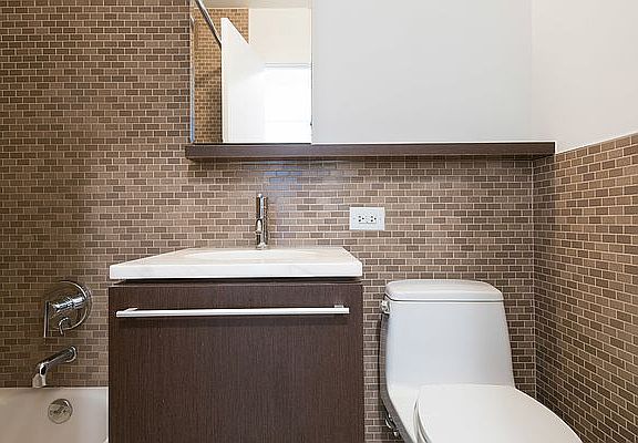 4th image of 100 W 93rd St APT 17J