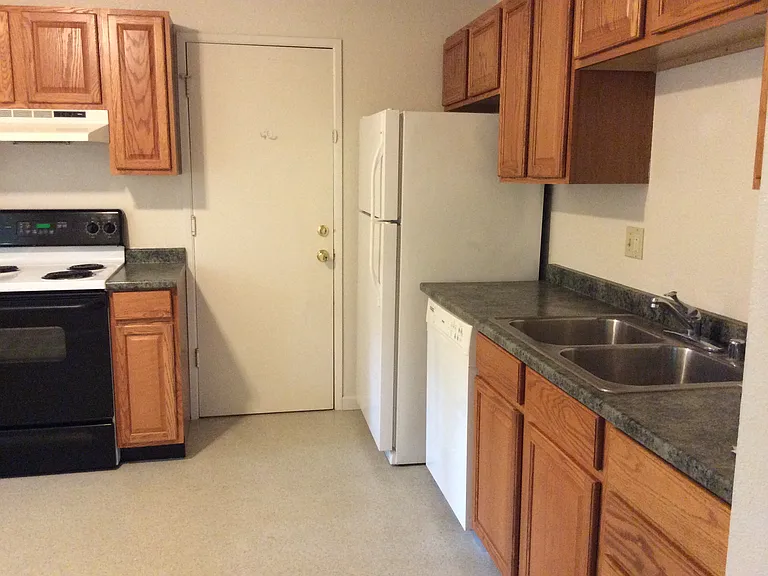 2625 Maccubbin Ln SE #B — Photo 6