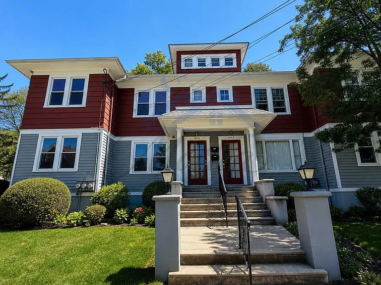 1013 Prospect St #2R — Photo 1