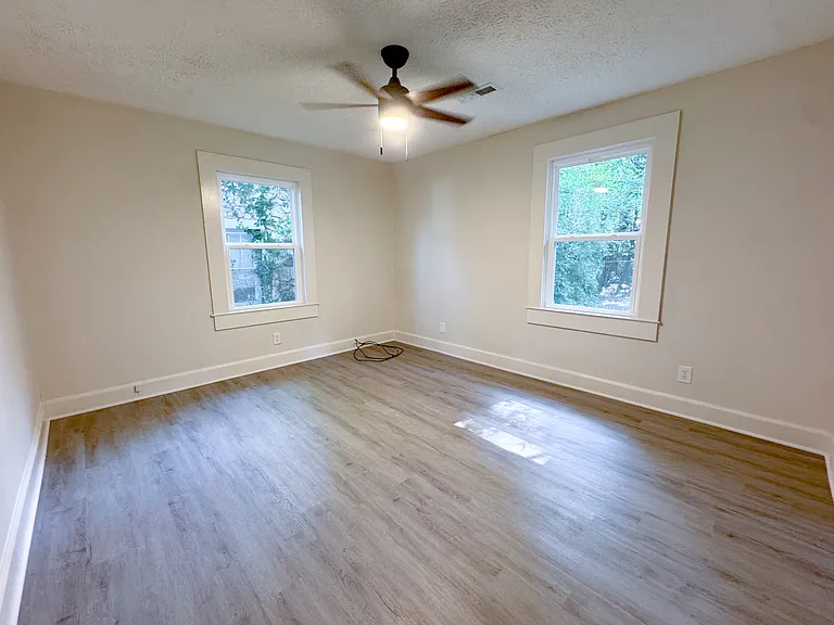 2425 Maple Rd SE — Photo 7