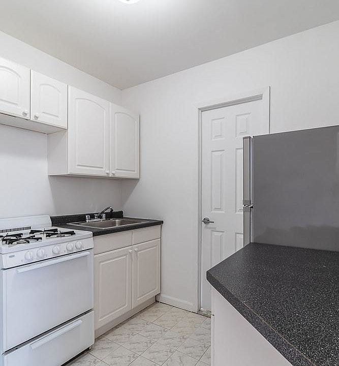 2nd image of 529 Broome St APT 31
