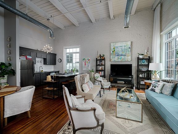 5th image of 2301 1st Ave N APT 304