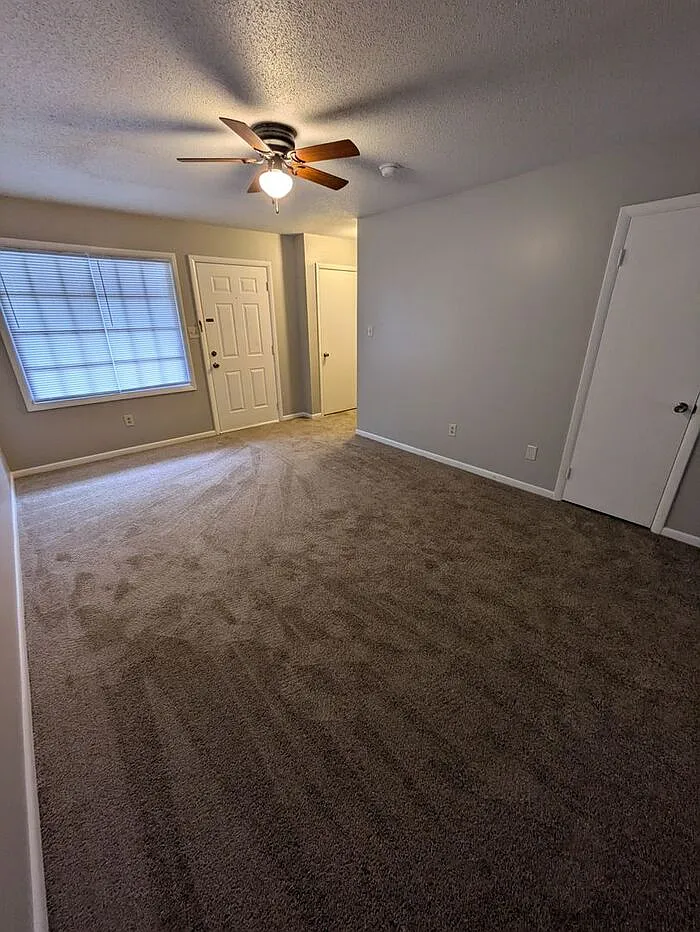 2 bed, 1.5 bath, 1100 sqft, $1,125 — Photo 2