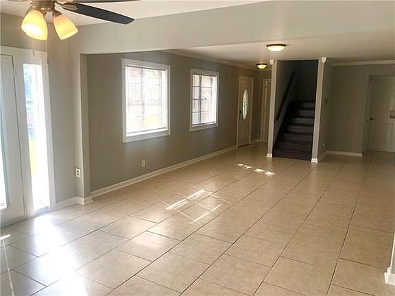 3rd image of 433 Corrine Ct