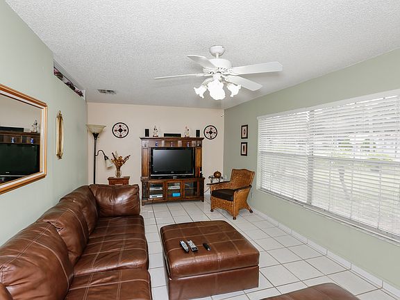 4th image of 6927 W Comanche Ave