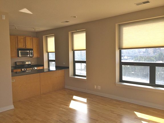 2nd image of 859 W Erie St APT 307