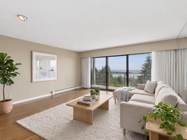 2206 Folkestone Way #8, West Vancouver, BC V7S 2X7