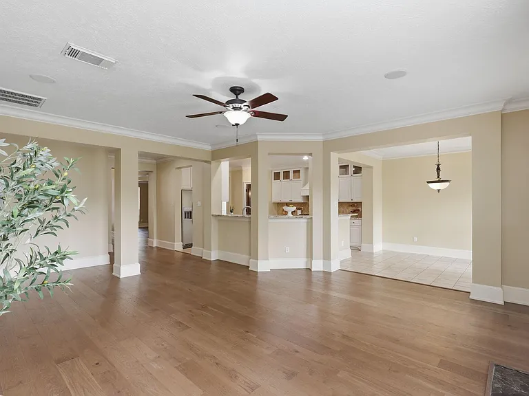10138 Bayou Manor Ln — Photo 5