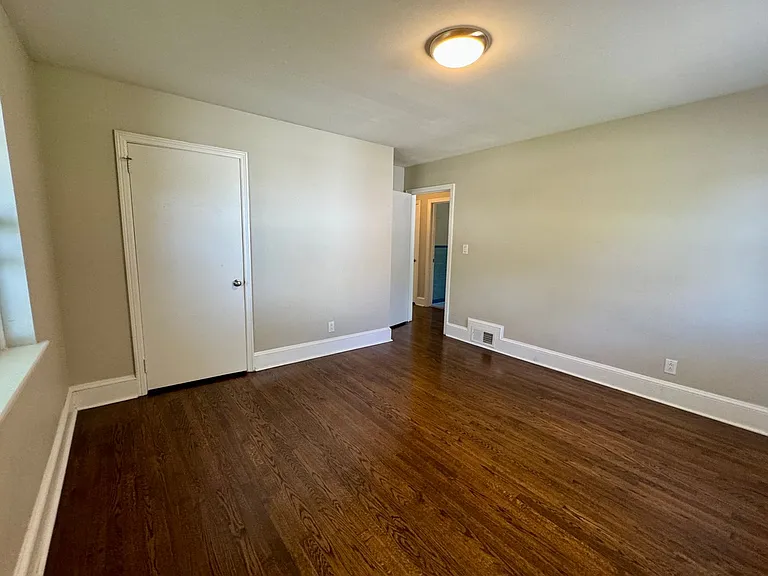 106 Crest St — Photo 9