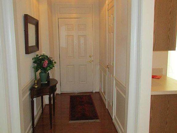 4th image of 60 Gladstone Dr