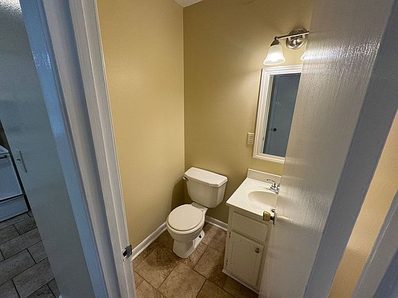 5th image of 1750 Jefferson Ave APT 4