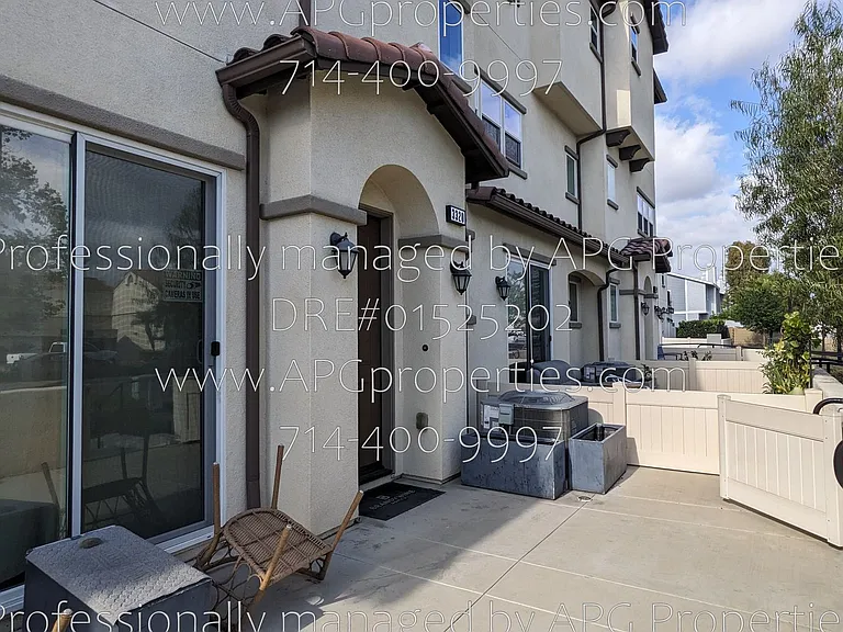 3320 W Mirano Dr — Photo 2