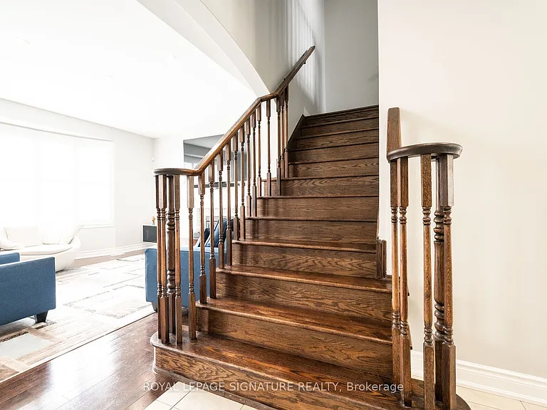 1071 Syndenham Ln — Photo 17