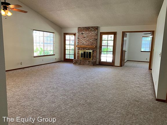 2nd image of 902 N Parkwood St