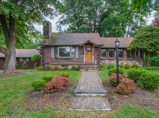 565 W Shore Trl, Sparta, NJ 07871