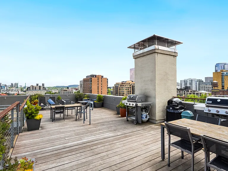 1314 NW Irving St #612 — Photo 25