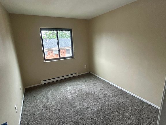 5th image of 916 S Byrne Rd #10