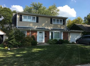 611 S Mitchell Ave, Arlington Heights, IL 60005