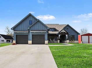 444 Mill Rd, Angleton, TX 77515