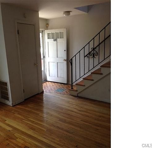 2nd image of 446 Courtland Ave #446
