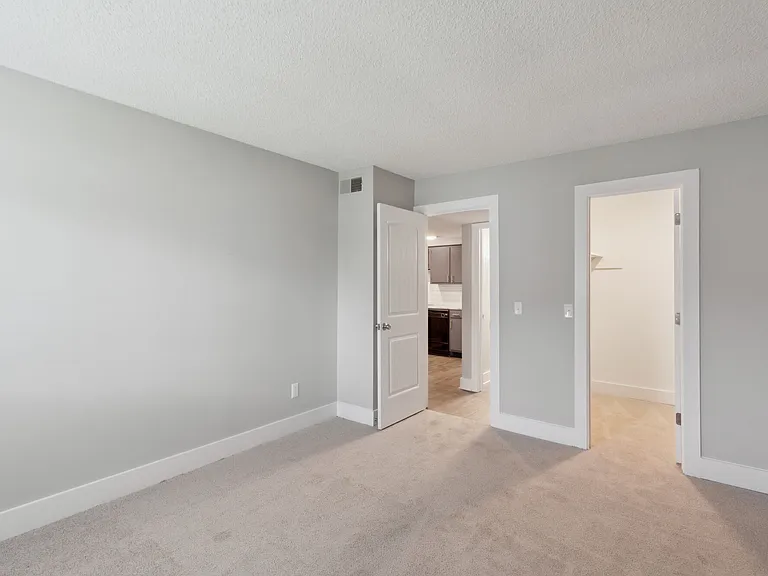 Nottingham Apartments — Photo 14