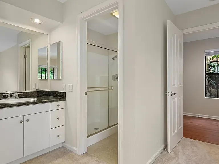 Adjoining second full bathroom to second bedroom.