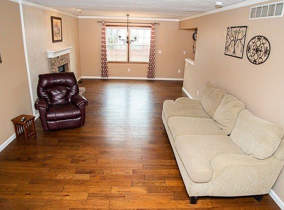3rd image of 2104 Parker Ave