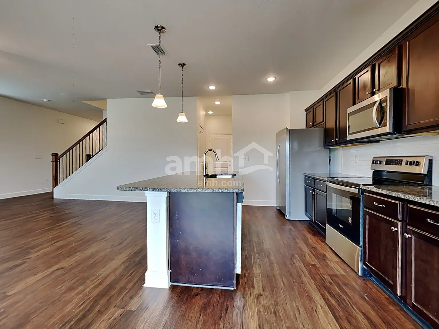 4 bed, 2.5 bath, 1977 sqft, $2,205 — Photo 4