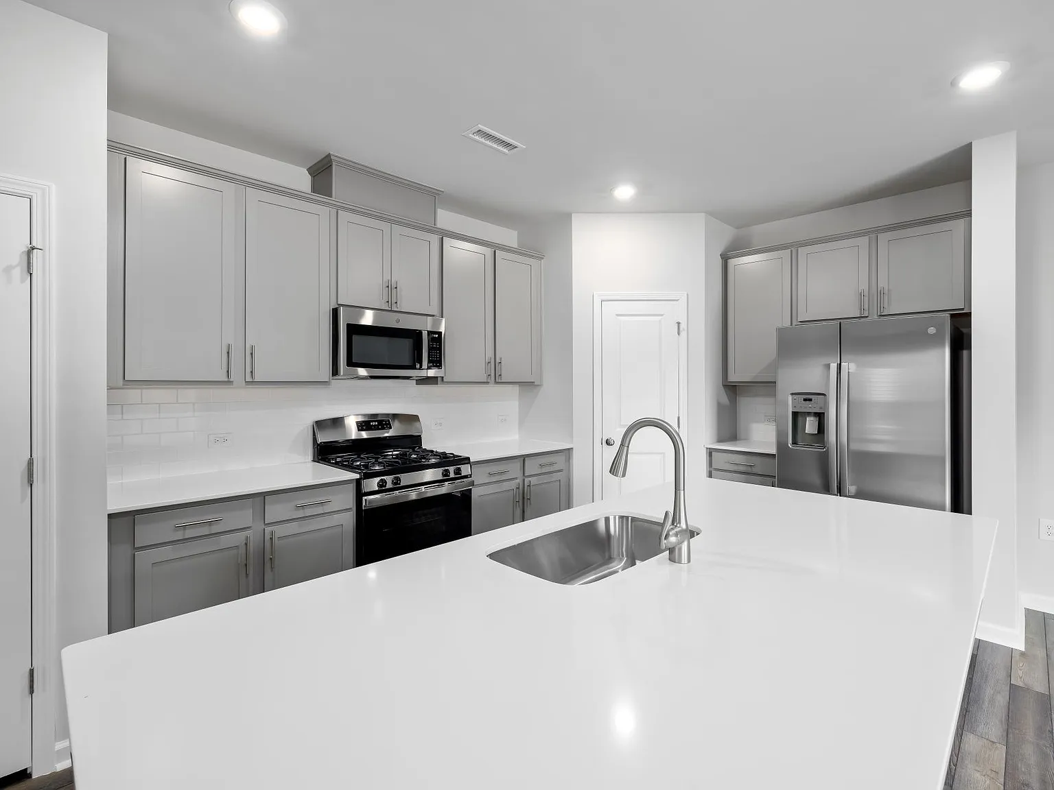 Cembra Pine Dr, Fuquay Varina — Photo 2