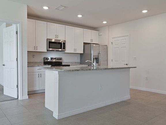 3rd image of 675 Hadley Pl E