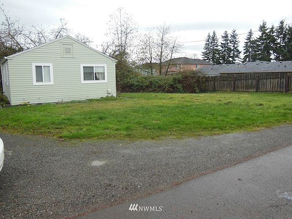 4th image of 6017 57th Drive NE
