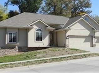 34 Parkwild Dr, Council Bluffs, IA 51503