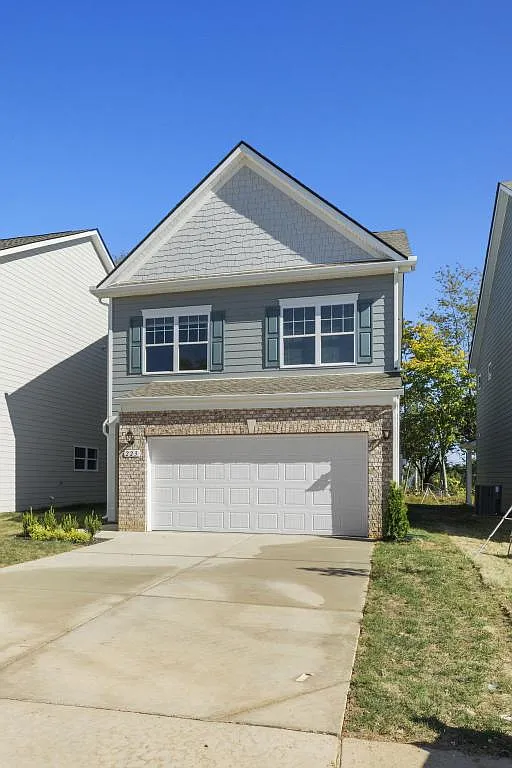 223 Emmett Dr — Photo 3