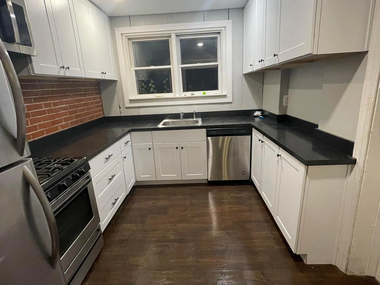 2 bed, 1000 sqft, $2,600 — Photo 1