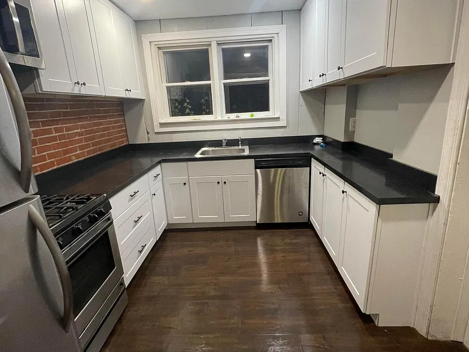 28 W 4th St