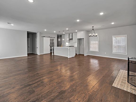 4th image of 2001 Colcord Ave